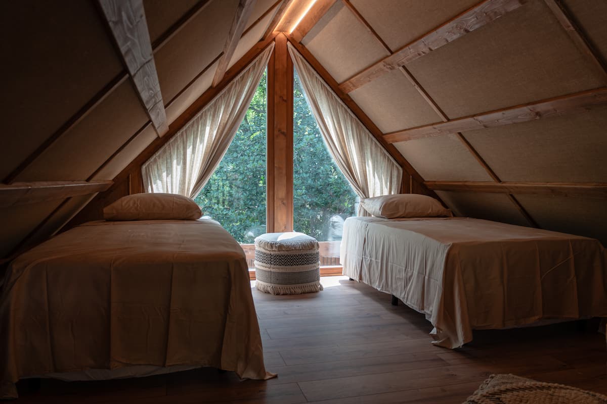 Sleeping area under the double-height ceiling